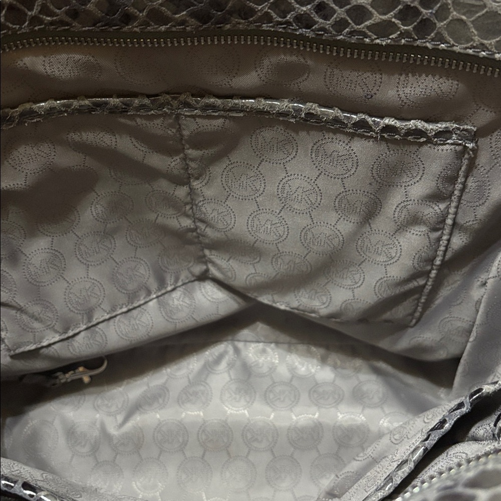 Snakeskin Pattern Tote Bag - Picture 6 of 6